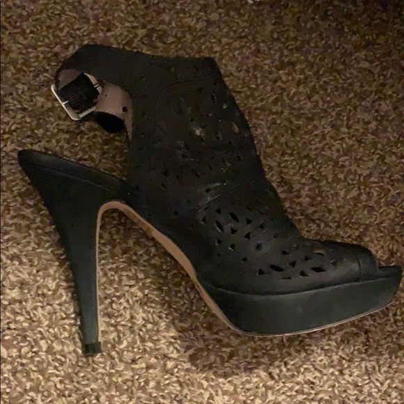 Vince V Camuto Heels - Picture 2 of 3